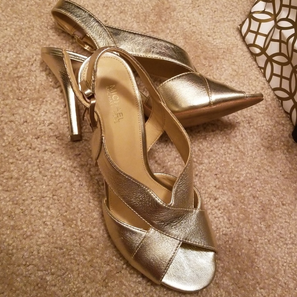 GOLD MICHAEL KORS HEELS